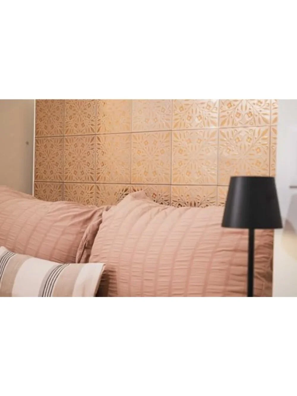 Stylish Peel and Stick Wallpaper Tiles - White & Gold Leaf Design, 24-Pack